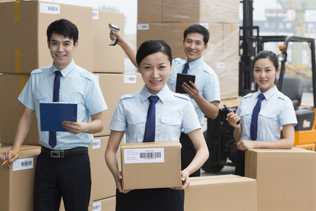 物流仓库管理人员团队照片