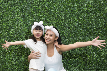 快乐的母女照片