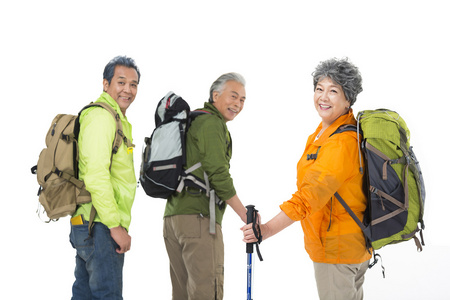 快乐的老年人登山旅行照片