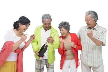 老人握拳快乐的老年人户外旅行照片