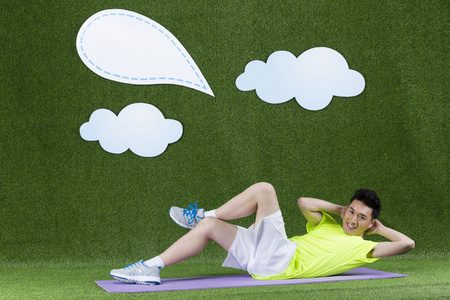 荧光绿男头草地创意男青年锻炼身体照片