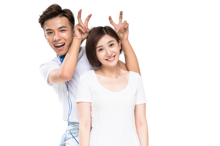 甜蜜的年轻情侣照片