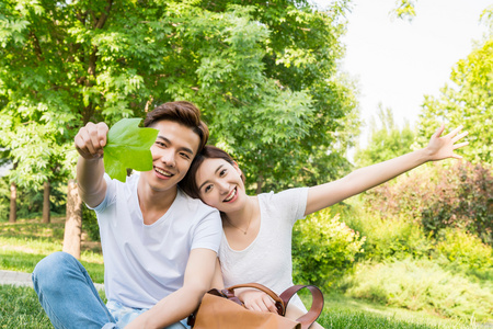 部位男头情侣图片