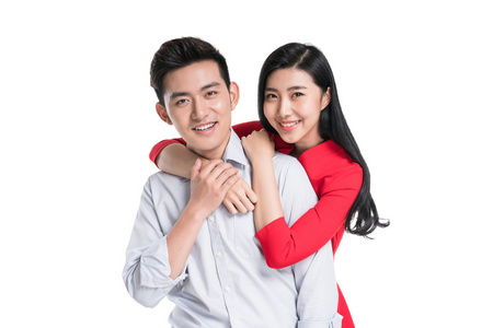 年轻情侣背后拥抱照片