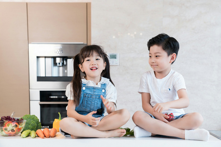 兄妹图片 兄妹素材 兄妹插画 摄图新视界