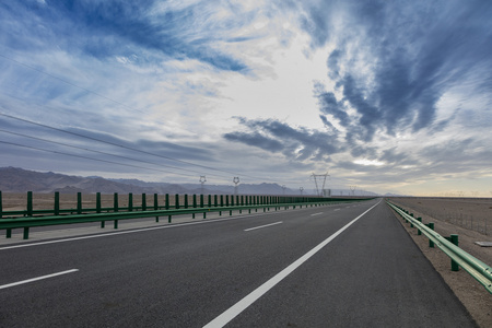青海玉树至共和高速公路照片