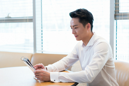 成功人士思考图片