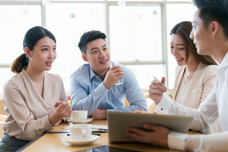 中国人讨论图片