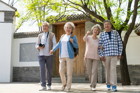 老年夫妻旅游