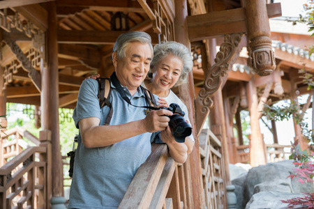 老年夫妻旅游