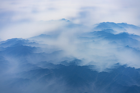 航拍山峦