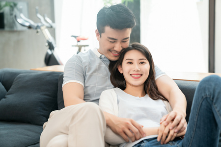 情侣日常起居生活图片