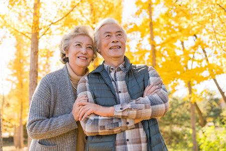 甜蜜的老年夫妻