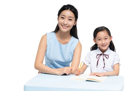 年轻女老师辅导学生学习照片