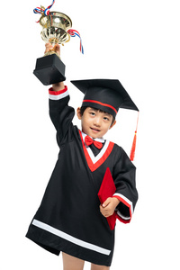 带着博士帽的男孩照片