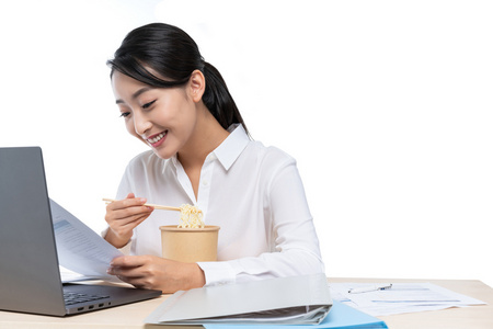 包含美女商务快餐吃的贵吗的词条