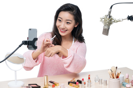 年轻女子直播照片