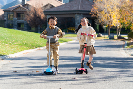 中国孩子玩耍图片