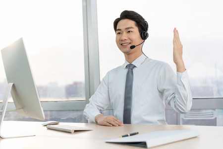 客服代表小学生和外教男老师学习电脑精疲力竭的女商人在现代办公室里