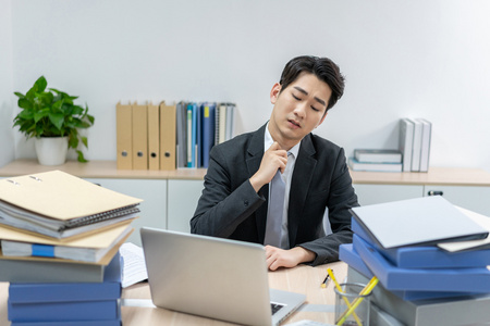 职场白领加班工作图片