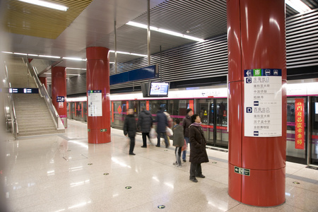 北京雍和宫地铁站内景观照片