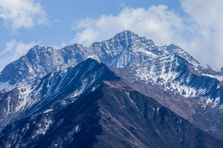 在巴郎山远眺四姑娘山