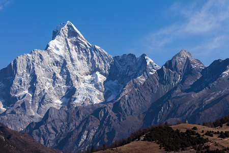 在巴郎山远眺四姑娘山