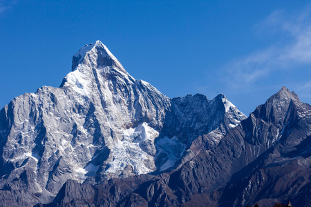 在巴郎山远眺四姑娘山