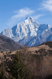 在巴郎山远眺四姑娘山