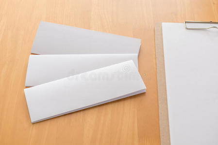 用空白纸文件夹图片-用空白纸文件夹素材-用空白纸文件夹插画-摄图新