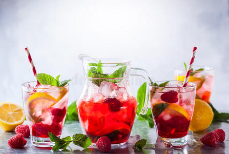 悬钩子柠檬汽水照片