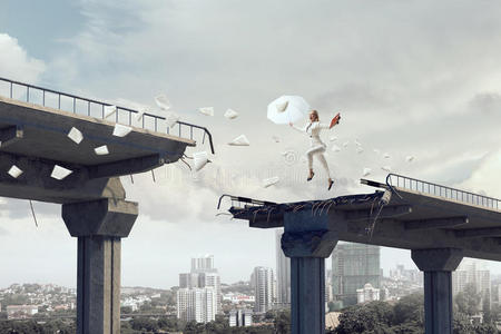 战胜困难的商人图片