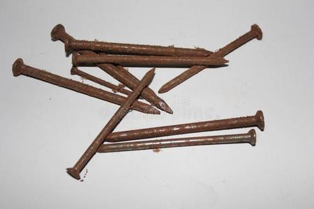 生锈的钉子照片