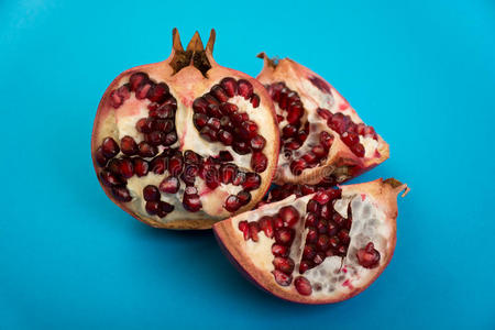 切开的石榴图片