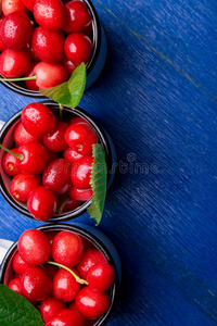 蓝色冲击樱桃图片