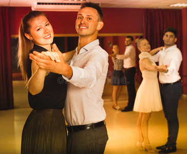 跳的慢华尔兹图片