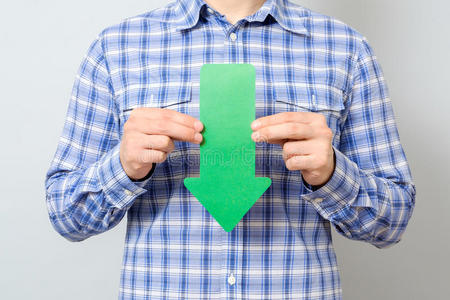 男人和矢弄尖向指已提到的人下照片