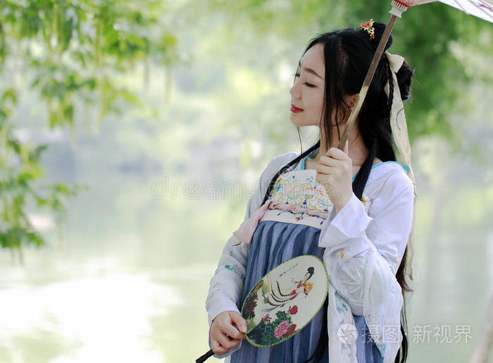 亚洲人中国人女人采用传统的汉服衣服ï¼典型的美好