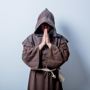 肖像关于年幼的包罗万象的修道士照片