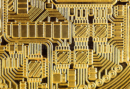 图案手机 sim 卡与孤立的金色电路芯片带电路的金色电子元件人工智能