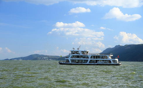 一快艇向达利滇池湖,中国人著名的风景照片