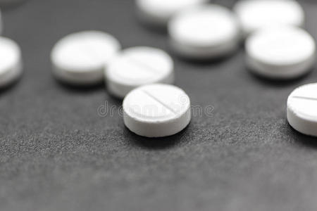 白色的圆形的药片照片