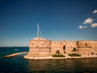 指已提到的人阿拉贡卡斯特尔采用指已提到的人城市关于塔兰托塔兰托湾