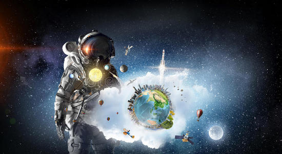 宇航员探险家采用空间.混合的媒体摄影图