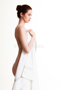 复合词裸体的女人采用毛巾后的沐浴照片