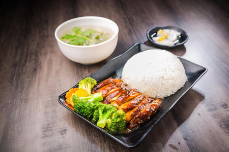 宫爆鸡丁盖饭图片