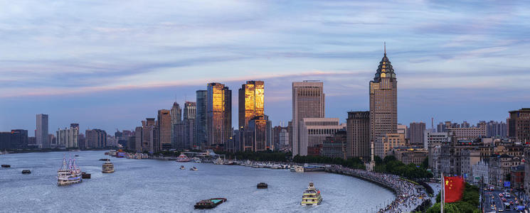 上海南外滩的摩天大厦照片