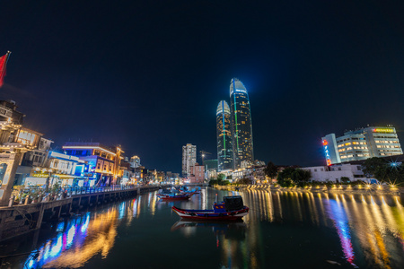 厦门世茂海峡大厦夜景