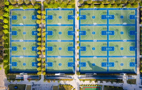 大学篮球场图片