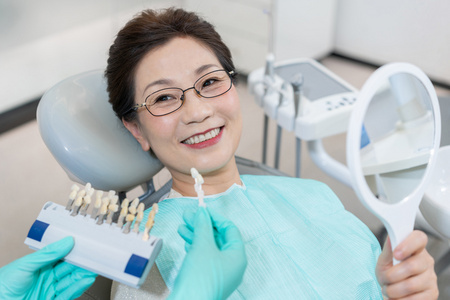 关爱老人牙齿图片